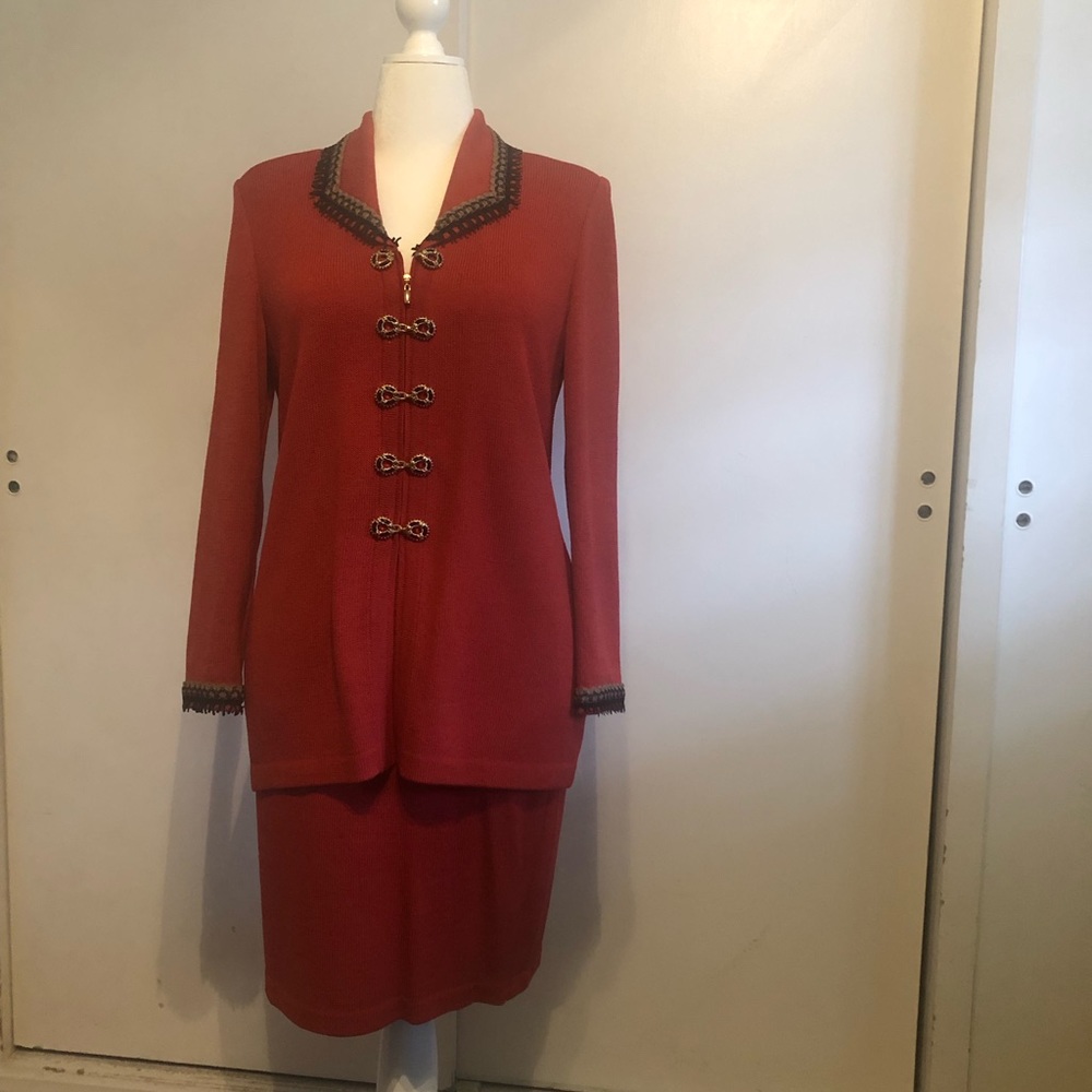 St. John by Marie Gray burnt orange two piece suit. Top latch broken.